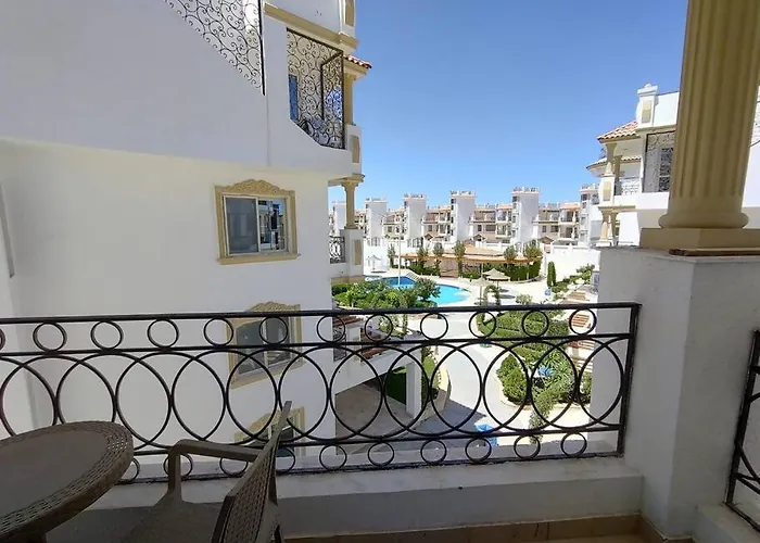 Hills 3br With Pool View And Free Access *
