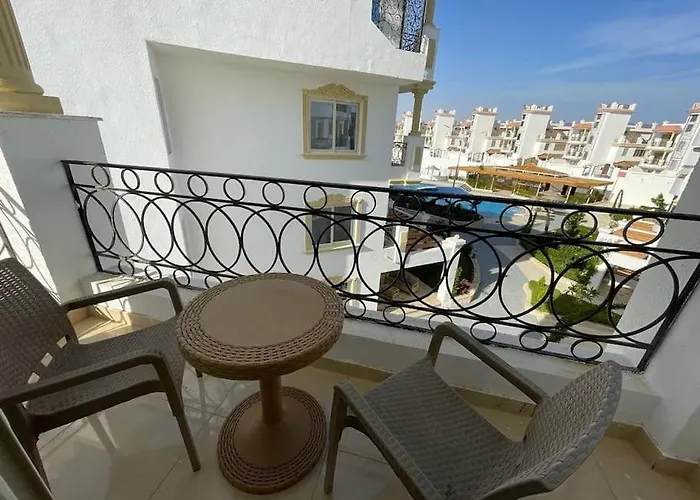 Hills 3br With Pool View And Free Access