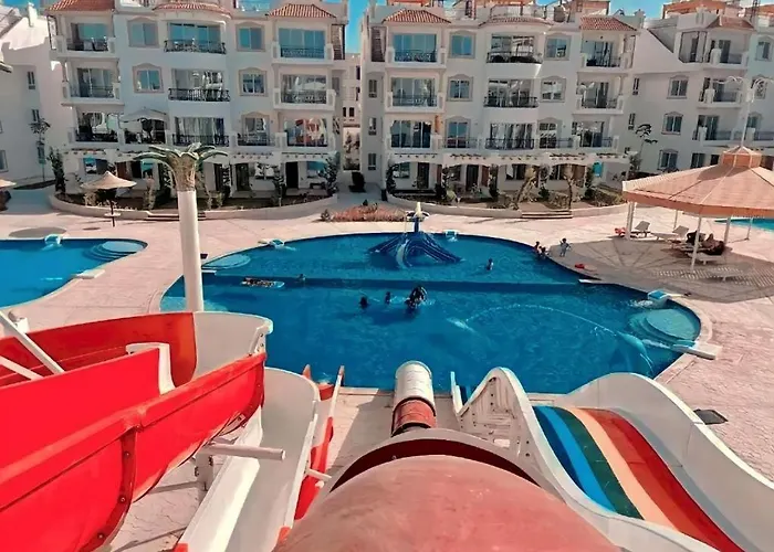 Hills 3br With Pool View And Free Access *
