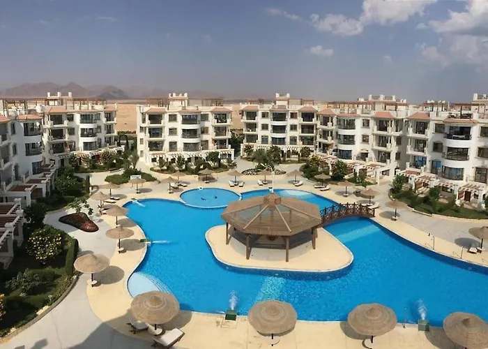 Hills 3br With Pool View And Free Access *