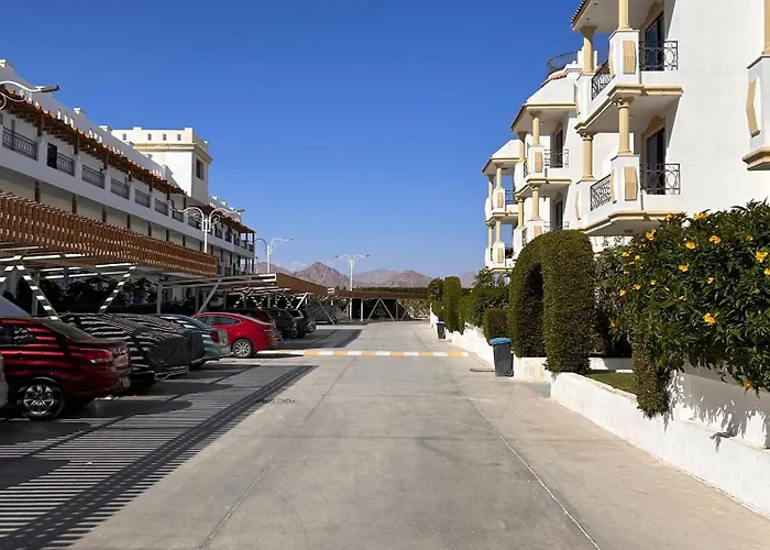Hills 3br With Pool View And Free Access