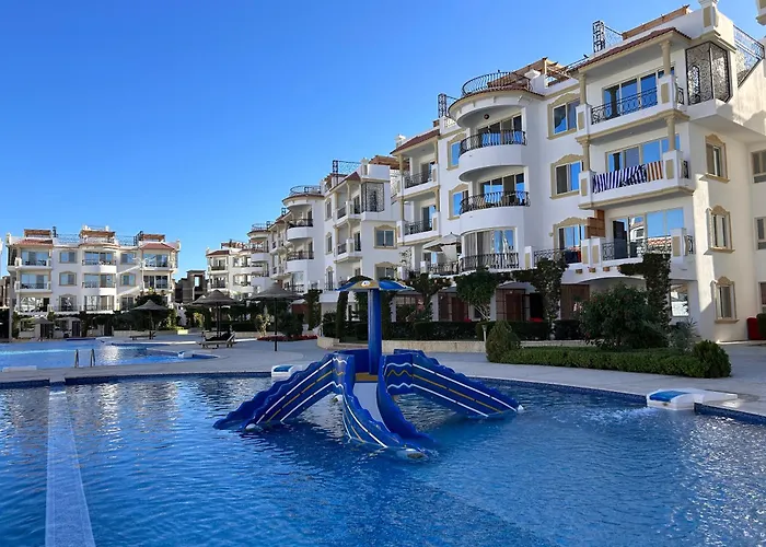 Hills 3br With Pool View And Free Access *