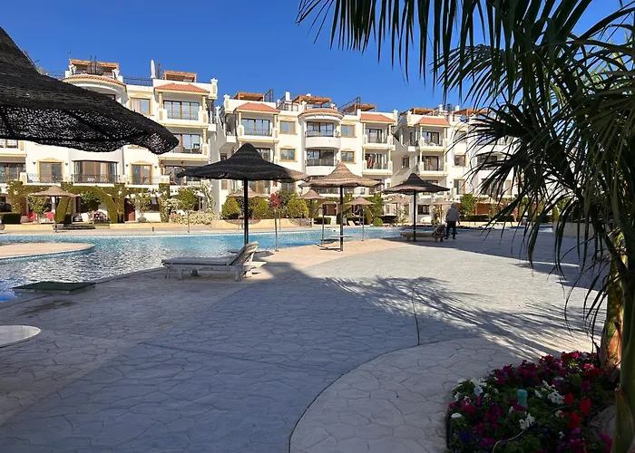 Hills 3br With Pool View And Free Access Appartement