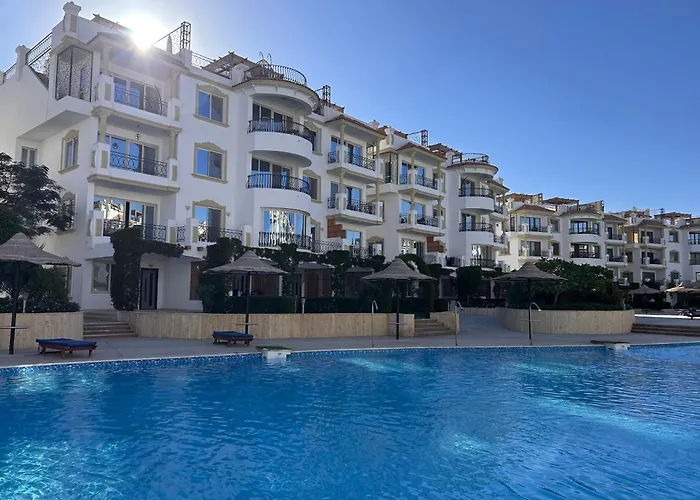 Hills 3br With Pool View And Free Access Appartement *